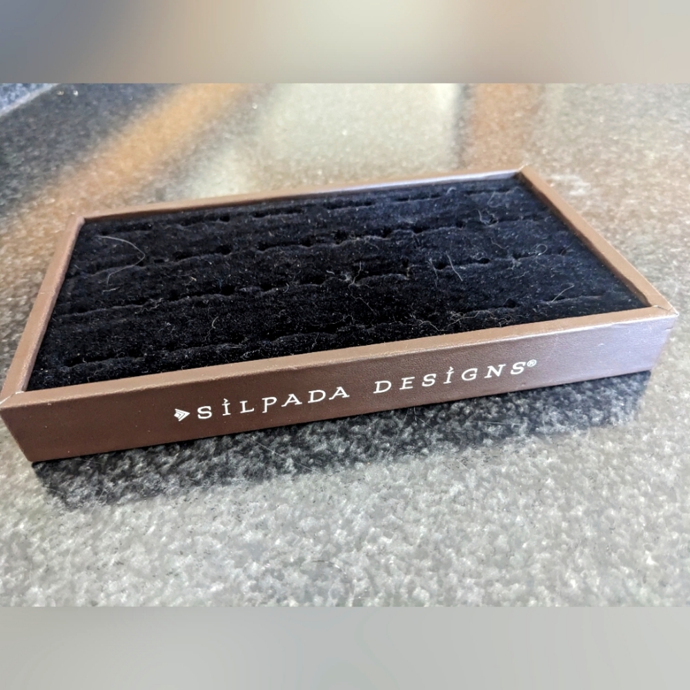 Silpada Ring display